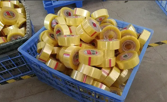 封箱膠帶批發(fā)廠生產(chǎn)封箱膠帶用的什么膠水乳液怎么選擇？